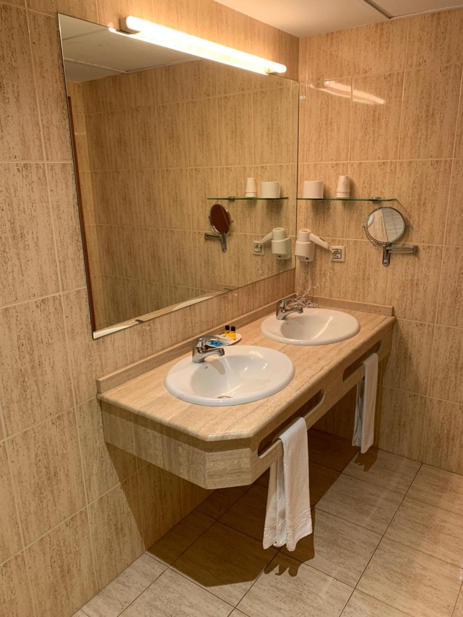 Hotel Barreiro Лейра Экстерьер фото